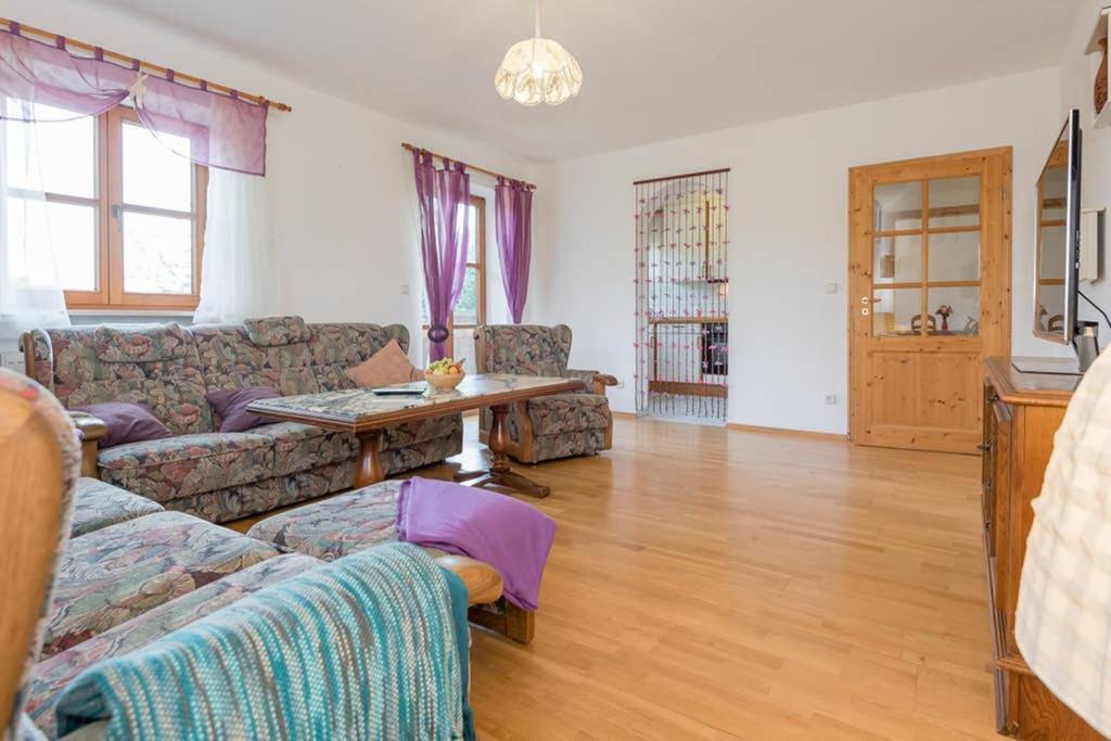 Bergmann Appartement Burgkirchen an der Alz Buitenkant foto