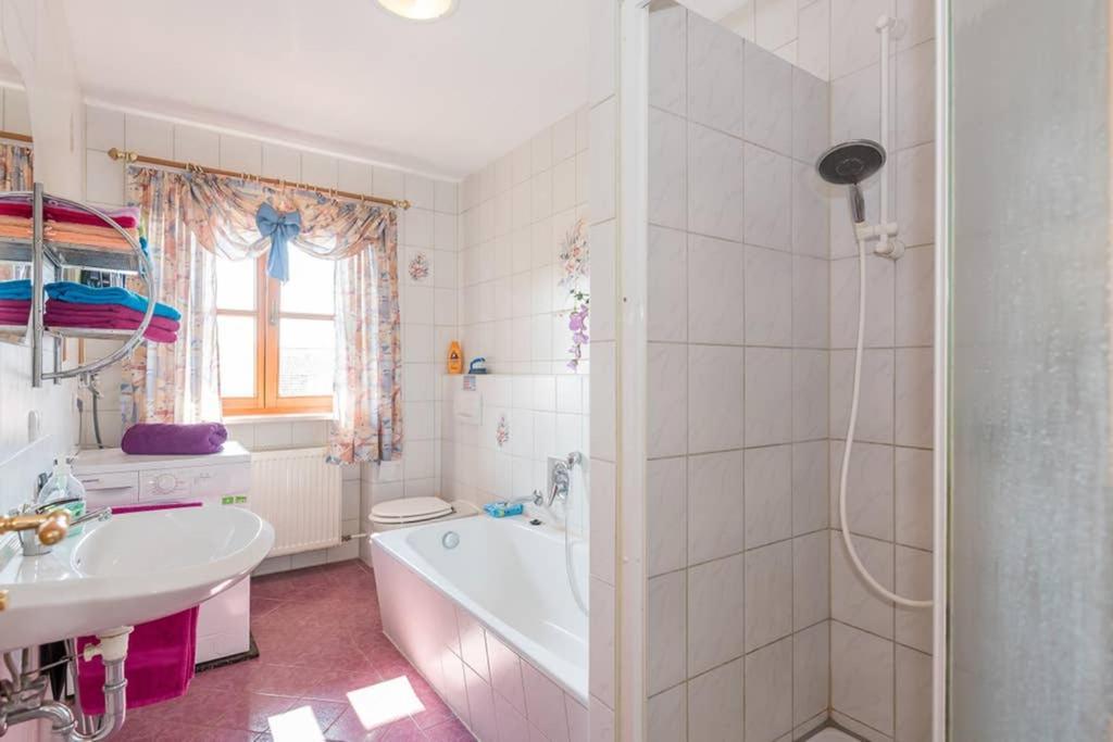 Bergmann Appartement Burgkirchen an der Alz Buitenkant foto