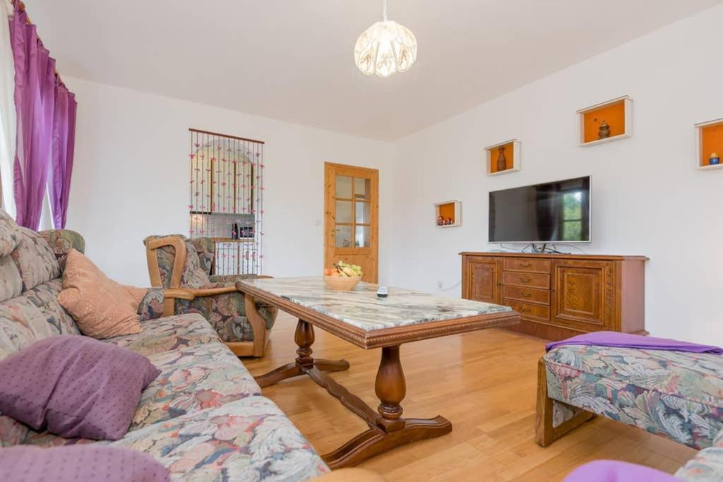 Bergmann Appartement Burgkirchen an der Alz Buitenkant foto