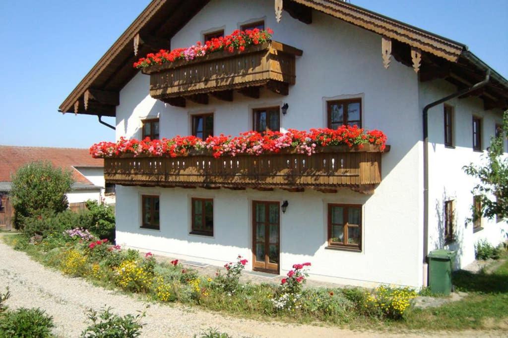 Bergmann Appartement Burgkirchen an der Alz Buitenkant foto